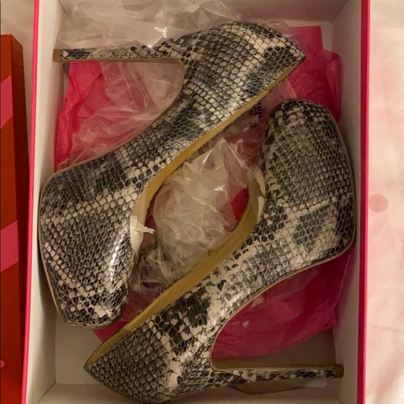 Koko & Palenki light grey python heels - Picture 6 of 7